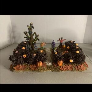 Lemax Front Yard Halloween Village Display with Figurines and Pumpkins